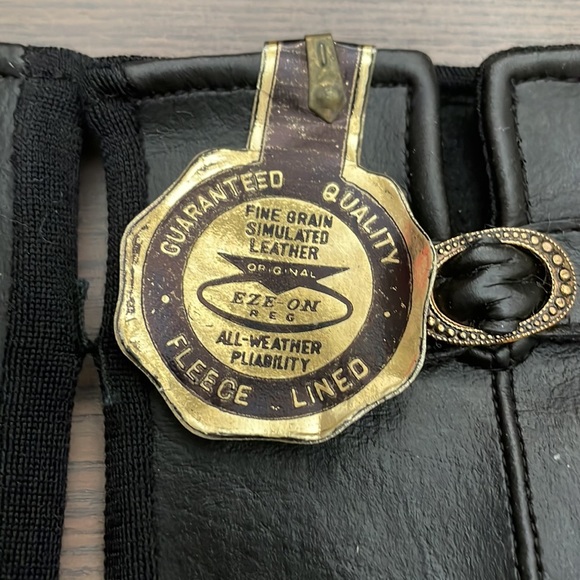 Womens NEW in package black fleece lined fine grain simulated leather gloves. - Picture 2 of 6